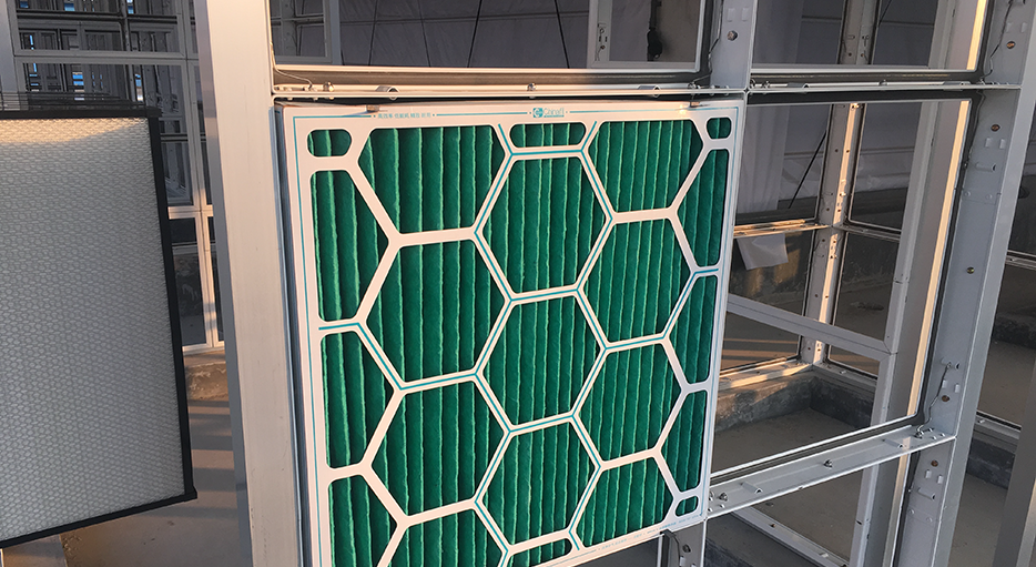 建設(shè)中的新希望東阿Antibio養(yǎng)豬場空氣過濾系統(tǒng)項目現(xiàn)場。