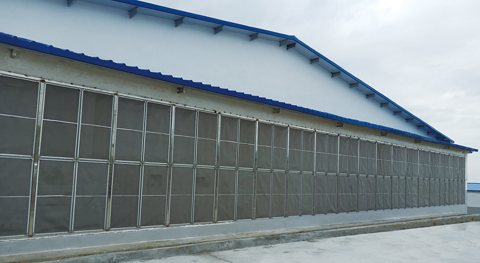 大型豬舍外側(cè)擋沙網(wǎng)過濾墻。